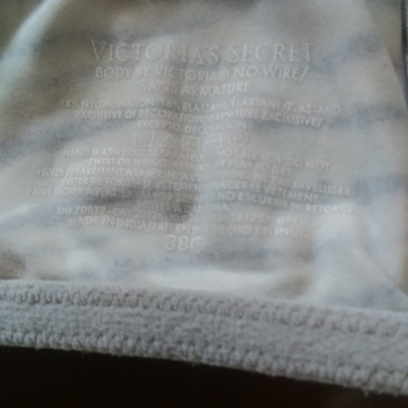 Victoria Secret - Picture 4 of 4